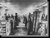 Romske vezenkyne pracujici v dilne v Ravensbrucku, mezi lety 1941 - 1944. * 450 x 335 * (28KB)